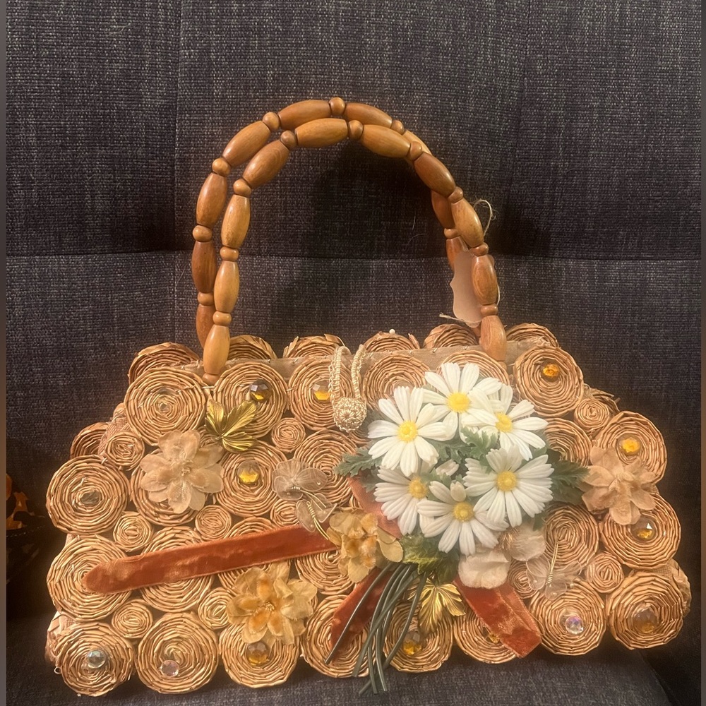 Cool vintage purse with wood bead handles⭐️Host pic⭐️